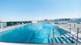 PERFEKTE FAMILIENWOHNUNG MIT LOGGIA UND DACHPOOL &amp; FITNESSRAUM
