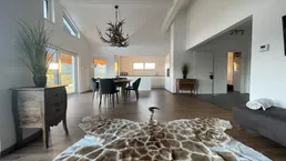 Einfamilienhaus 120 m² inkl. 10.000 m² Weingarten und 2 veräußerbare Parzellen Bauland (Alleinlage mit Infinity-Pool)