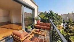 4-Zimmer-Dachgeschosswohnung mit Balkon nahe Alfred-Auer-Park