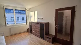 PRIVATVERKAUF provisionsfrei kleine Wohnung nahe Schönbrunn und U3 Johnstraße