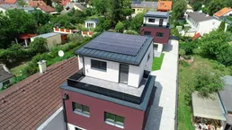 Photovoltaikanlage - ökologische Einfamilienhäuser - Steinwolldämmung - E-Ladestation - sonnige Terrasse