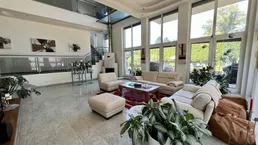 Villa mit großzügigem Raumkonzept und großem Garten