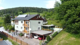 Ruhiges Zweifamilienhaus mit traumhafter Aussicht!