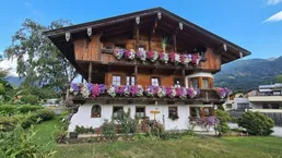 Großes gepflegtes traditionelles Tirolerhaus mit 4 Wohneinheiten am Achensee.