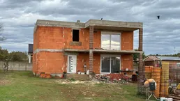 Haus Haus zum Verkauf in der Rohbau-Phase, Loborika