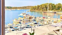 Wohnung Ich verkaufe eine zweistöckige Wohnung mit Blick auf den Hafen von Rovinj und die Insel Katarina.