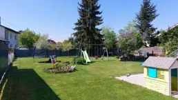Geräumiges Ein-Zweifamilienhaus mit großen und sonnigen Garten