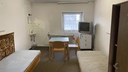 5 getrennte Zimmer + kleine DG-Wohnung - Arbeiterquartier geeignet