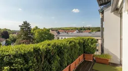 3-Zimmer-Wohnung zum Wohlfühlen mit West-Außenfläche inklusive Küche – Ruhe, Grünblick und perfekte Anbindung - Garage