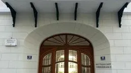 Provisionsfreie charmante Maisonettewohnung im historischen Metternichhof in Baden – mit Lift, Galerie &amp; Innenhofblick