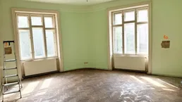 Tolle Gelegenheit: Sanierungsbedürftige Altbauwohnung in zentraler Lage - zum Top Preis