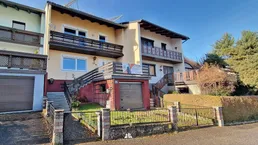 DEIN ZUHAUSE in Gmunden am Traunsee: Teilsaniertes Reihenhaus am Stadtrand