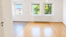 Sonnige, teilsanierte 2-Zimmer-Wohnung mit traumhaftem Grünblick!
