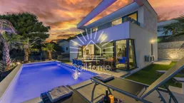 ZU VERKAUFEN – Moderne Villa mit Pool und Meerblick in Novalja