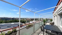 Gräumige 4-Zimmer-Dachgeschosswohnung mit 360°-Panoramablick über ganz Wien