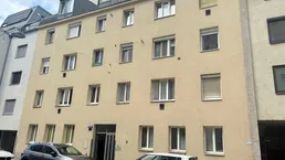 Vermietet bis Dezember 2028: kompakte 1-Zimmer Wohnung mit geräumigem Wohn-/Schlafraum, Küche samt Essplatz sowie separatem Bad und WC. Freier Mietzins!