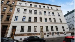 Rohdachwerkstätten mit Stellplätzen in Planung