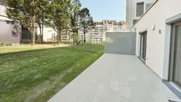 GEKÜHLTE GARTENWOHNUNG MIT RIESIGEM GARTEN