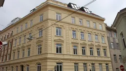 Provisionsfreie 2-Zimmer Wohnung in wunderschönem Altbau mit Aufzug und Einbauküche