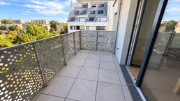 Nähe Alte Donau++ Lichtdurchflutete 2-Zimmer-Wohnung mit großzügigem Balkon &amp; Weitblick ++ Absolute Ruhelage ++ 4. Liftstock ++ Sofort bezugsfertig