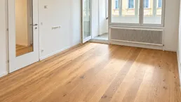 Erstbezug nach Renovierung: 2 Zimmer + Wohnküche mit verglaster Loggia nahe Schloss Hetzendorf – provisionsfrei