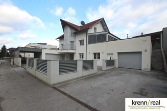 Geräumiges Einfamilienhaus mit 2 Garagen, Terrasse und Wintergarten