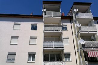 Helle Zweizimmerwohnung mit Balkon und Autoabstellplatz