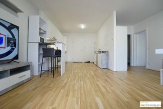 Beeindruckende DG-Wohnung mit XXL-Terrasse/Balkon inkl. EWE Küche in Ruhelage -- direkt in Spillern.