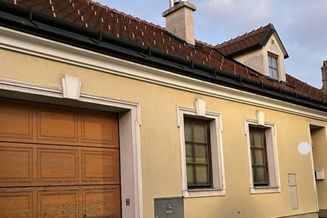 Einfamilienhaus mit Winzerhaus-Charakter in sehr guter Lage von Klosterneuburg. Nahe zur Altstadt. Terrassen. Garten. Keller. Garage.