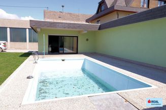 Einmalige Gelegenheit - Wohnungseigentum mit Doppelgarage, Garten und Pool