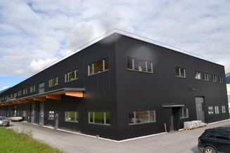 Neu errichtete Gewerbehalle in hochwertiger Holzbauweise, unweit von St. Johann in Tirol