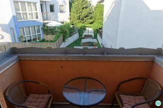 Dachgeschosswohnung plus PKW-Abstellplatz / 3 Zimmer mit kleinem Balkon