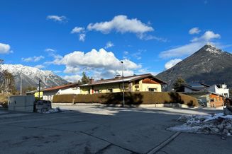 In zwei Wohneinheiten eingeteiltes Tiroler Haus mit Wintergarten direkt neben der Schule!