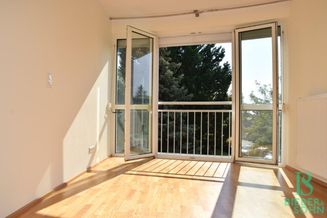 Wunderschöne, sonnige Wohnung mit französischem Balkon - Blick ins Grüne - Garten - Stellplatz! Auch als Privatordination geeignet!