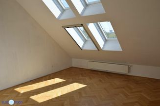 1100 Wien, Weidelstraße, zwei Zimmer + Wohnküche, Balkon 5m², Gartenbenützung, sonnige Dachgeschoßwohnung, Ruhelage, Einbauküche, Badewanne