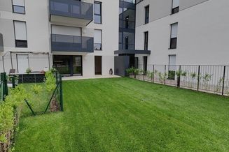 GARTENTRAUM: Nagelneue 2-Zimmer Wohnung (zentral begehbar) mit riesigem Garten/Terrasse und optionalem Garagenplatz