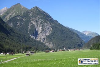 Nähe Arlberger Skigebiet - wird dieses exklusive, hochwertige Reihen-Eckhaus bestehend aus 2 Wohnungen, schlüsselfertig gebaut.