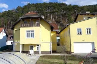 Bezirk Baden, Stilvolle, renovierte Jahrhundertwendevilla mit fast 1000m² Garten zu verkaufen.
