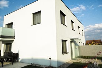 Doppelhaushälfte mit ca.100m² - 4 Zimmer, Balkon und große Terrasse