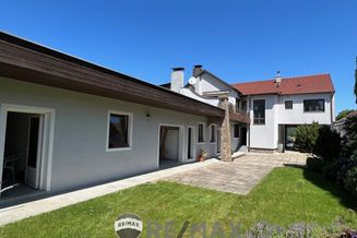 "Großzügiges Ein oder Zweifamilienhaus in Saladorf mit gegenüberliegenden extra Grundstück 749m² inklusive"