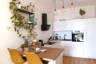 BETONGOLD: Stylisches City-Appartement mit Loggia und tollem Fernblick - optimal zur Vermietung geeignet und sicheres Investment.