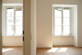 Enns Zentrum! Generalsanierte sonnige 2-Zimmer-Wohnung, 54 m² WNFL, Küche inkl. Geräte möbliert (ohne Ablöse)!