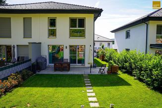 Doppelhaushälfte mit Biopool in familienfreundlichem Waldgarten