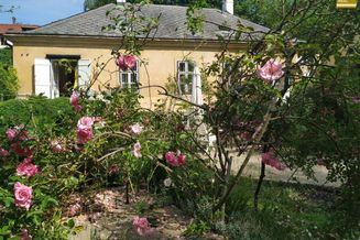 Villa aus der Jahrhundertwende mit Traumgarten in Weidling
