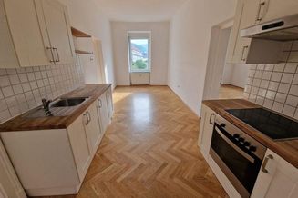 Zentrale Mietwohnung mit Küchenblock in Bruck/Mur !