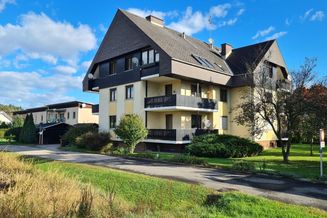 Geräumige Eigentumswohnung mit Wintergarten und Carport in ruhiger Lage