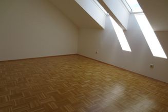 8041 Graz - Liebenau: Helle Dachgeschoss-Wohnung im Grünen