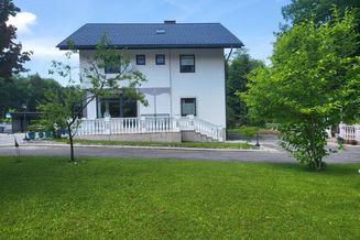 Einfamilienhaus mit Terrasse , Doppelcarport, mit 1500 m² Grund, neues Dach ( 2012 )