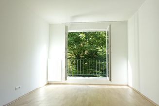 2 Zimmer Wohnung in GRÜNRUHELAGE mit Loggia - auch perfekt für WG
