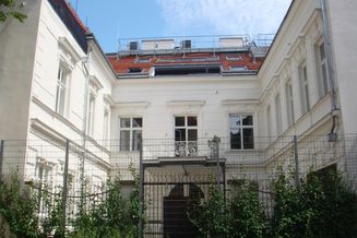 Dachterrassenwohnung, 2 Zimmer + große Garerie, Nähe Rochusmarkt in ehemaligem Palais!
